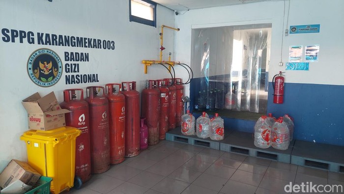 Suasana dapur SPPG yang distribusikan menu berujung 43 siswa cimahi keracunan