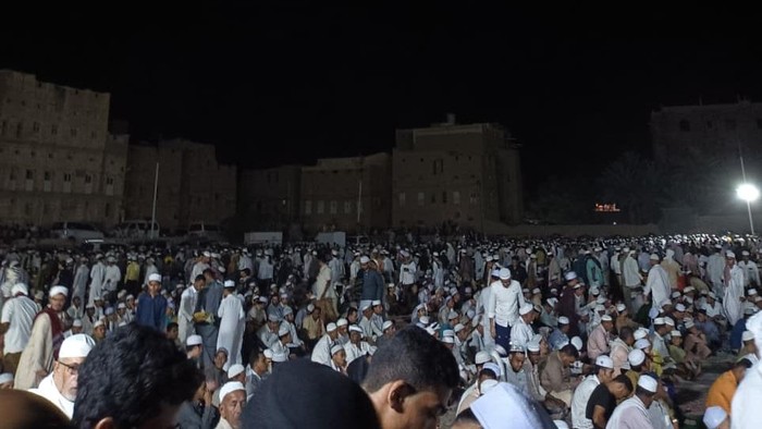 Suasana malam bulan Ramadan 2026 yang hidup di Tarim, Yaman.