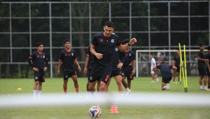Sumsel United melakukan latihan rutin.