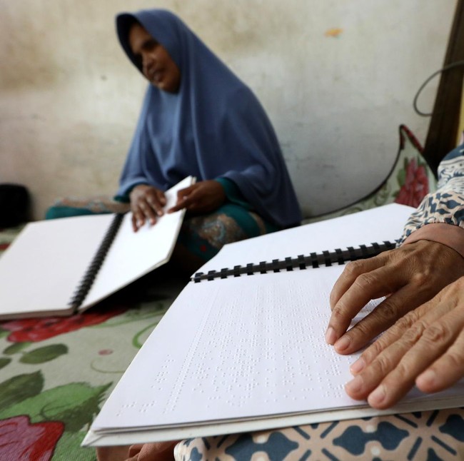 Tunanetra di Banda Aceh Tadarus Ramadan Gunakan Al-Quran Braille