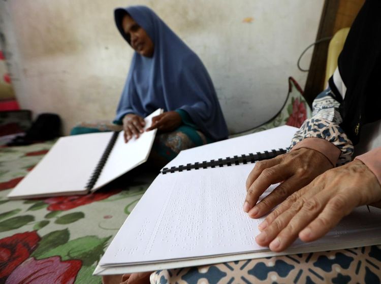 Tunanetra di Banda Aceh Tadarus Ramadan Gunakan Al-Quran Braille