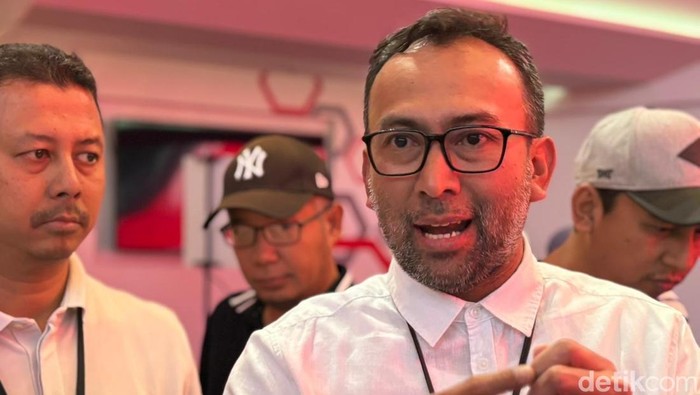 VP Corporate Communications, Social & Responsibility Telkomsel Abdullah Fahmi