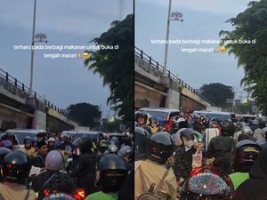 Terjebak Macet Saat Buka Puasa, Aksi Berbagi Gorengan Ini Bikin Haru