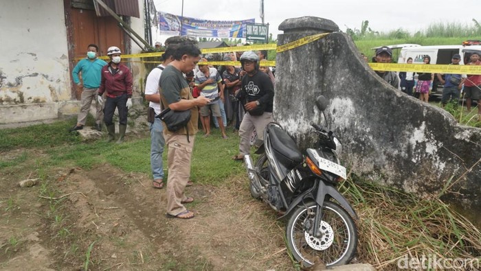TKP penemuan mayat ibu dan anak di Jombang