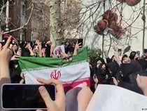 Warga Iran Terhimpit Amarah, Ketakutan dan Harapan