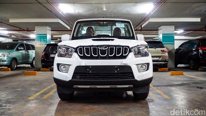 Pick up yang diimpor dari India untuk kebutuhan Koperasi Desa Merah Putih sudah berdatangan ke Indonesia. Berikut ini wujud Pick up India berstiker Koperasi Merah Putih itu, Kamis (26/2/2026).