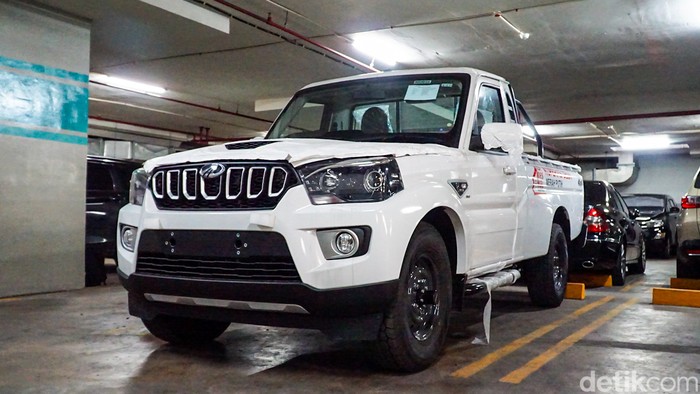 Pick up yang diimpor dari India untuk kebutuhan Koperasi Desa Merah Putih sudah berdatangan ke Indonesia. Berikut ini wujud Pick up India berstiker Koperasi Merah Putih itu, Kamis (26/2/2026).