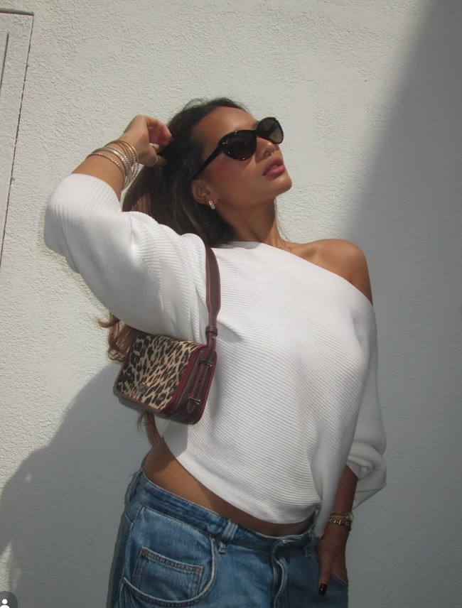 Penampilan kakak Aaliyah Massaid itu kerap mencuri atensi. Sempat tinggal di Amerika Serikat untuk melanjutkan pendidikannya di sana, Zahwa kini sudah kembali ke Indonesia. Foto: Instagram/@zahwamassaid