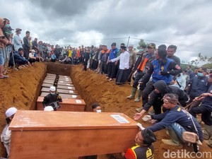 Misteri Identitas 10 Jenazah Korban Longsor yang Dikubur Tanpa Nama