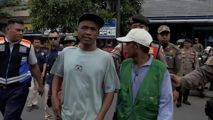 32 jukir liar diamankan di Surabaya.