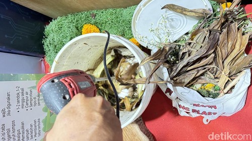 Alat pencacah sampah di booth DLH Denpasar dalam pameran dTIK Festival, Jumat (27/2/2026).