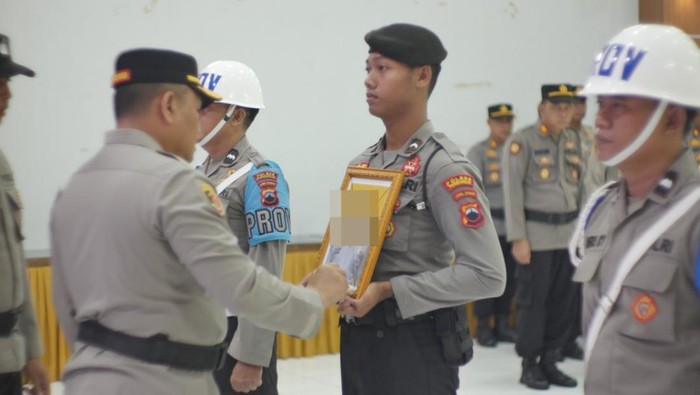 Terbukti melanggar kode etik Polri, anggota Sat Samapta Polres Purworejo berinisial Bripka TW dikenai sanksi Pemberhentian Tidak Dengan Hormat (PTDH).