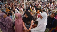 Program ini disambut antusias warga, terlebih di tengah kebutuhan pokok yang terus meningkat. Sejumlah warga mengaku bersyukur atas bantuan tersebut. Mereka berharap kegiatan serupa dapat terus dilakukan untuk membantu masyarakat kurang mampu. ANTARA FOTO/Fitra Yogi