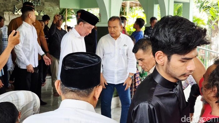 Ayah Ketua DPD PDIP Sragen, Untung Wiyono menemui Presiden ke-7, Joko Widodo (Jokowi) di kediaman Sumber, Banjarsari, Jumat (27/2/2026)