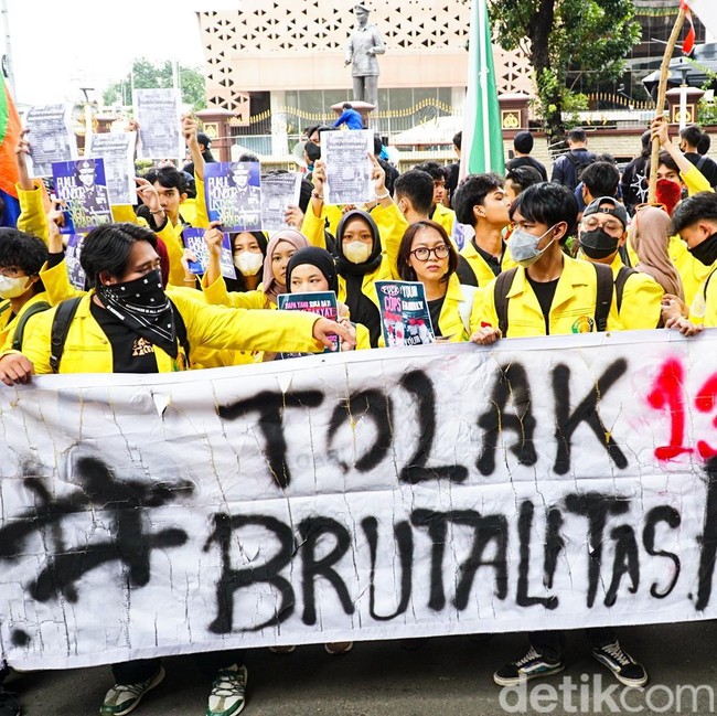 BEM UI Demo di Mabes Polri Tolak Brutalitas Aparat