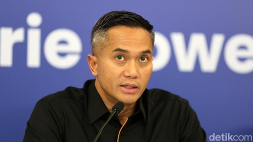 Direktur Utama & CEO BNBR Anindya N Bakrie saat Rapat Umum Pemegang Saham Luar Biasa (RUPSLB) Perseroan yang diselenggarakan di Jakarta, Jumat (27/2/2026). Perseroan menilai perlu untuk melaksanakan PMHMETD dalam rangka optimalisasi struktur pendanaan terkait Pengambilalihan PT Cimanggis Cibitung Tollways (CCT), dengan menerbitkan saham baru seri E sebanyak-banyaknya 90 miliar saham.