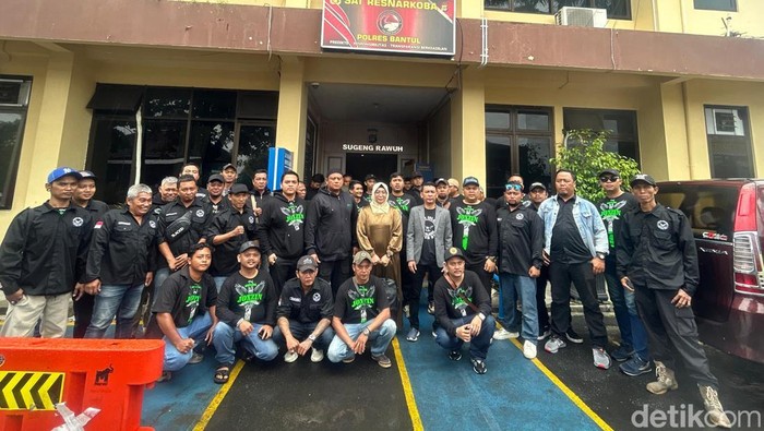 Brigade Joxzin mendatangi Polres Bantul untuk menyampaikan surat terbuka ke Kapolres Bantul terkait kasus pembunuhan anggotanya di Sedayu.
