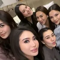 Acara bukber tersebut menghadirkan sederet nama artis seperti Mahalini, Yuki Kato, hingga Alyssa Daguise. Kehadiran mereka membuat pertemuan ini bukan sekadar makan bersama, tetapi juga jadi kesempatan mereka saling silaturahmi dan berbagi cerita. Foto: Instagram/@ranggazlaksmana