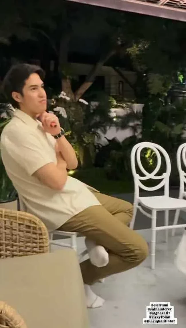 El Rumi juga tampak hadir. Meski tak ditemani calon istrinya, Syifa Hadju, El tetap menikmati jalannya acara bersama para sahabat. Foto: Instagram/@ranggazlaksmana