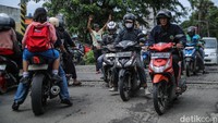 Pemerintah Kota Bekasi mulai melakukan pembongkaran sejumlah bangunan di kawasan Bulak Kapal, Kecamatan Bekasi Timur, sebagai bagian dari percepatan proses pembebasan lahan untuk proyek fly over yang sudah lama direncanakan.   