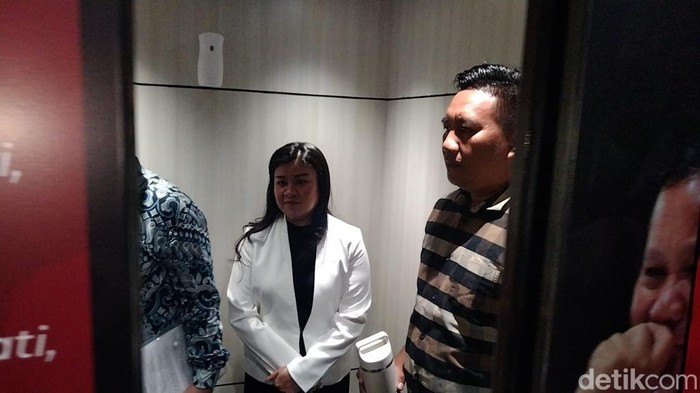 Kejati Sulut menyelidiki dugaan korupsi penyaluran dana bantuan bencana di Sitaro. Bupati Chyntia Kalangit diperiksa terkait masalah ini.