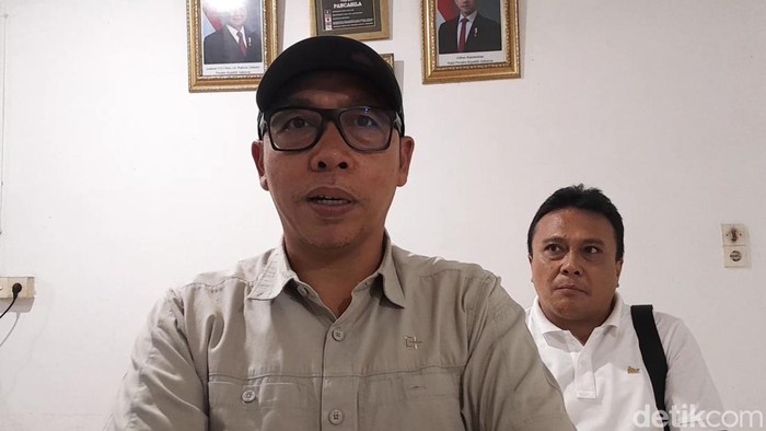 Bupati Taput JTP Hutabarat di Kantor DPW Perindo Sumut (Nizar Aldi/detikSumut)
