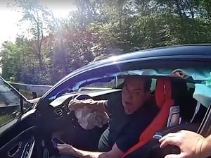 Video Detik-detik Eks CEO WWE Vince McMahon Kecelakaan Mobil