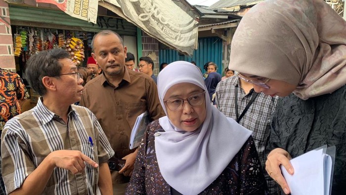 Direktur Jenderal Perumahan dan Perkotaan, Sri Haryati saat melakukan peninjauan ulang Menteng Tenggulun