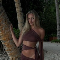 Di kolom komentar, para netizen melontarkan pujian mereka. Bagaimana rasanya menjadi secantik ini? Apakah burung berkicau untukmu saat kamu bangun di pagi hari? “Aku pikir semua pemain Inter Milan melihat wajah ini, itulah sebabnya mereka kalah, Rata-rata gadis Skandinavia btw,” Foto: Instagram @moberg_ebba