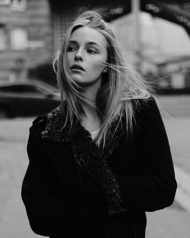 Dilansir Dailystar, dia bercanda bahwa kecantikannya ditentukan adalah berkat krim tabir surya. Ia juga mengaku awalnya tidak pernah ingin menjadi model malah ingin jadi pembuat pizza. Foto: Instagram @moberg_ebba