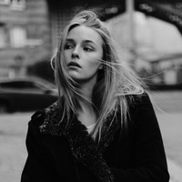 Dilansir Dailystar, dia bercanda bahwa kecantikannya ditentukan adalah berkat krim tabir surya. Ia juga mengaku awalnya tidak pernah ingin menjadi model malah ingin jadi pembuat pizza. Foto: Instagram @moberg_ebba