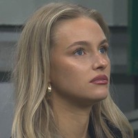 Viral Wanita Cantik Curi Atensi Saat Nonton Liga Champions, Terungkap Sosoknya