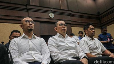 Eks Dirut PIS dan 2 Pejabat KPI Divonis 9-10 Tahun Korupsi Minyak Mentah