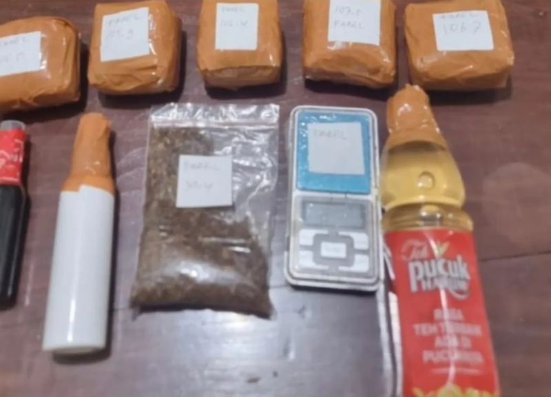 Empat orang remaja ditangkap polisi dengan barang bukti narkotika golongan I jenis tembakau sintetis sekitar 1,3 kilogram (kg). (dok Istimewa)