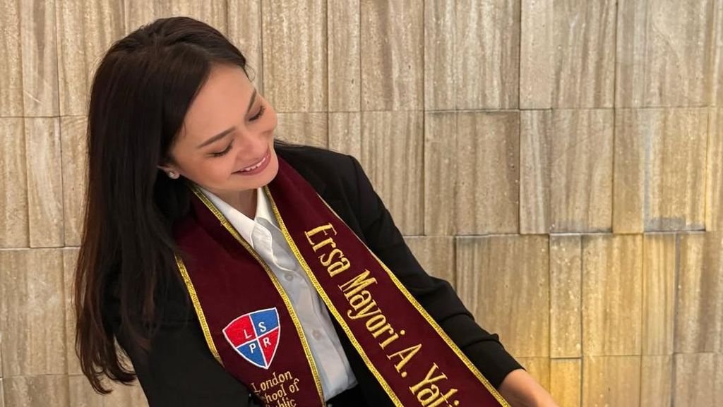 Video Lulus S2, Ini Alasan Ersa Mayori Kuliah Lagi