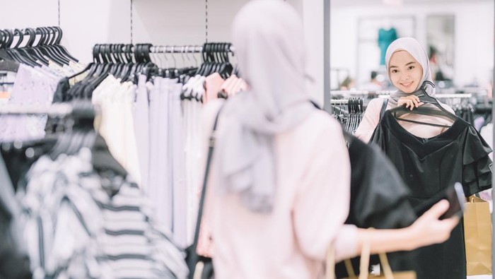 Ilustrasi belanja baju muslim