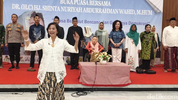 Istri Gus Dur, Sinta Nuriyah buka puasa bersama di Gereja Jawi Wetan Sidoarjo