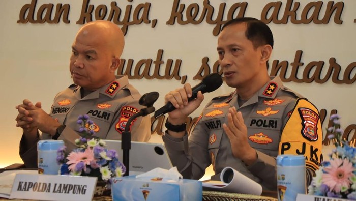 Kapolda Banten, Irjen Hengki (kiri) dan Kapolda Lampung, Irjen Helfi Assegaf (kanan)