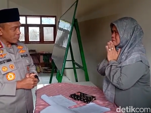 Tangis Guru Ponpes Cipasung Kala Mimpi Umrah Diwujudkan Kapolda Jabar