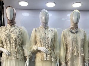 Intip Tren Baju Lebaran Cheongsam Ala Gen Z di Pasar Tanah Abang