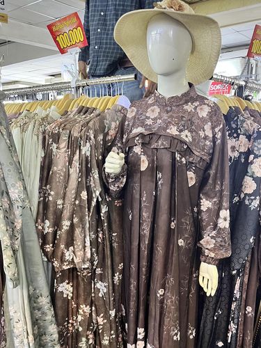 Koleksi baju Lebaran 2026 yang ada di Tanah Abang.