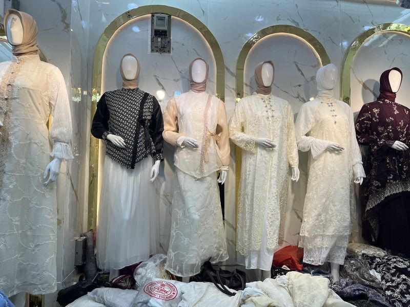 Koleksi baju Lebaran 2026 yang ada di Tanah Abang.