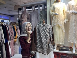 Lagi Viral! Model Janggan Jadi Primadona Baju Lebaran di Tanah Abang