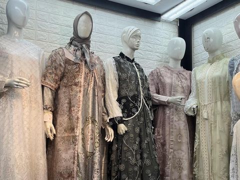 Koleksi baju Lebaran 2026 yang ada di Tanah Abang.