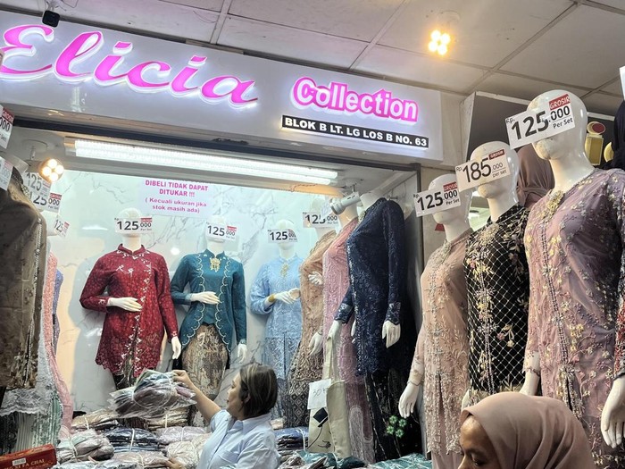 Koleksi baju Lebaran 2026 yang ada di Tanah Abang.