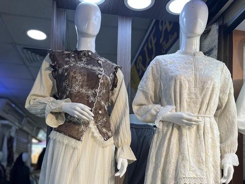 Koleksi baju Lebaran 2026 yang ada di Tanah Abang.