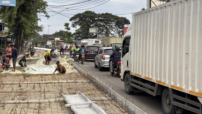 Pemkot Bekasi Targetkan Perbaikan Jalan Swatantra Rampung Sebelum Lebaran - Update 1