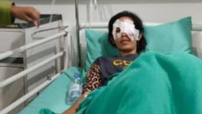 Korban saat sedang dirawat di rumah sakit