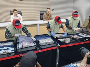 Penampakan Duit Rp 5 M dalam 5 Koper yang Disita KPK dari Safe House Ciputat