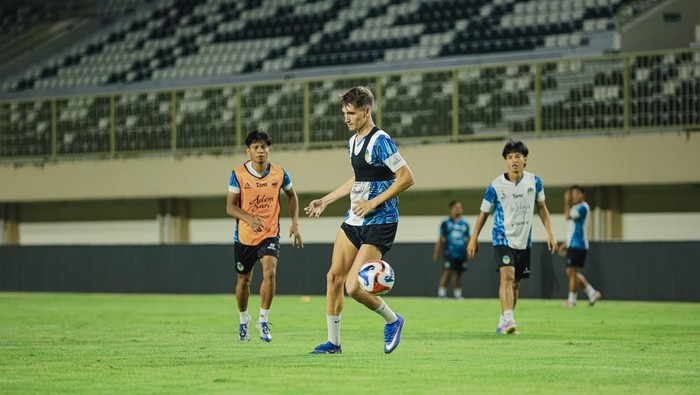 Official training PSIM Jogja di Stadion Maguwoharjo, Sleman, Kamis (26/2/2025).
